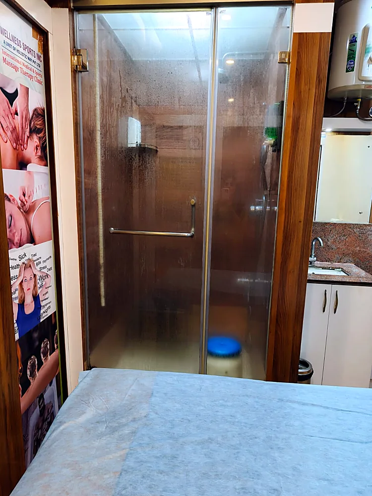 Steam &amp; shower at Wellness Sports Inc